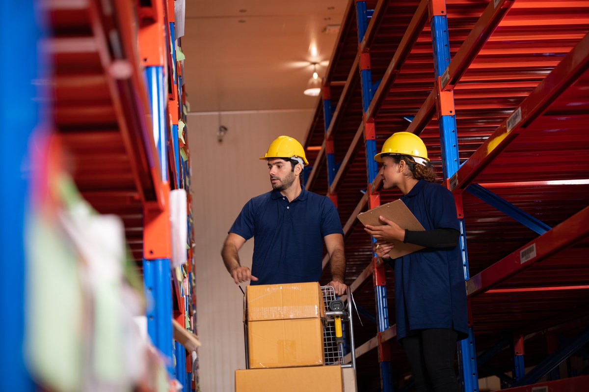 výhody outsourcingu pro výrobu a logistiku