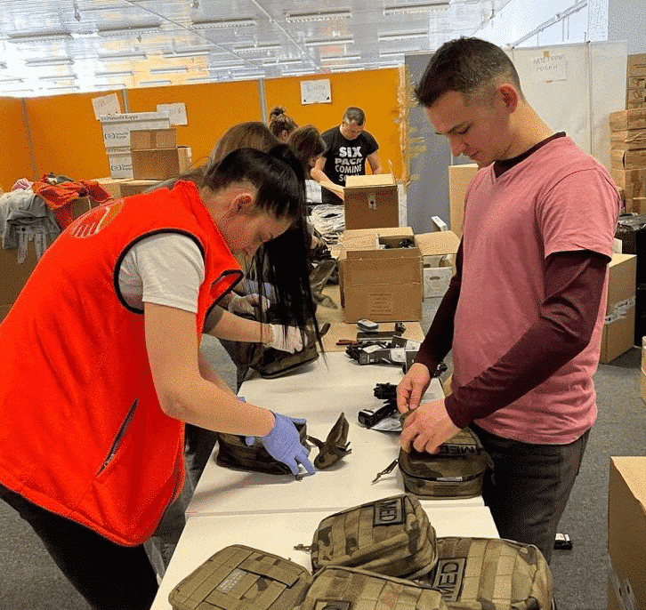 Zbiórka w ramach akcji „Plecak na Ukrainę” (fot. EWL)